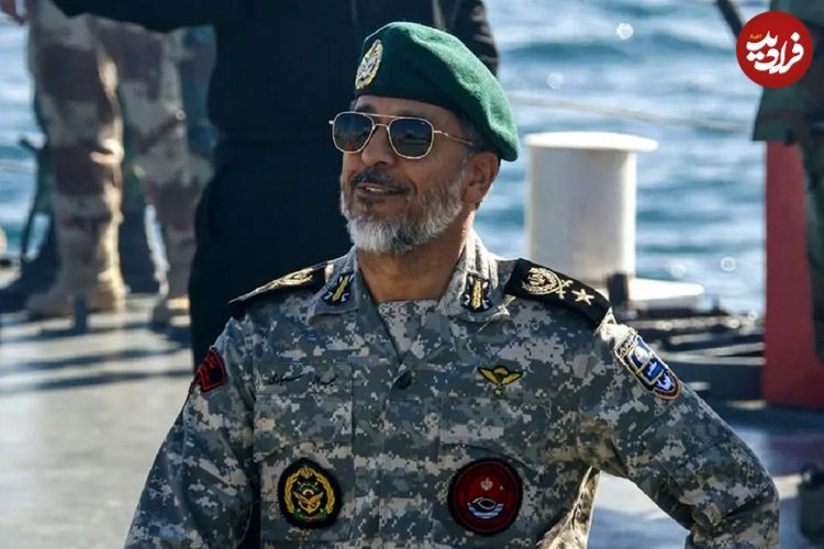 عکس؛ سفر در زمان؛ «دریادار سیاری» روی عرشه ناو البرز در تنگه هرمز؛ سال 57