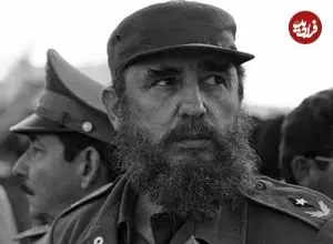 عکس| سفر در زمان؛ «فیدل کاسترو» در حال صحبت با پزشکان کوبایی بعد زلزله پرو؛ سال 1328