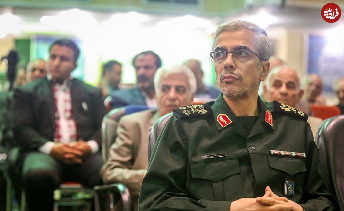 عکس؛ سفر در زمان؛ «سرلشکر باقری در حال ادای احترام نظامی به پرچم ایران»؛ سال 96
