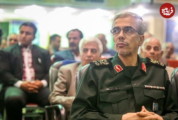 عکس؛ سفر در زمان؛ «سرلشکر باقری در حال ادای احترام نظامی به پرچم ایران»؛ سال 96