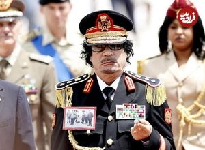 عکس| سفر در زمان؛ «معمر قذافی» در جوانی و در کنار پدرش؛ دهه 40 شمسی