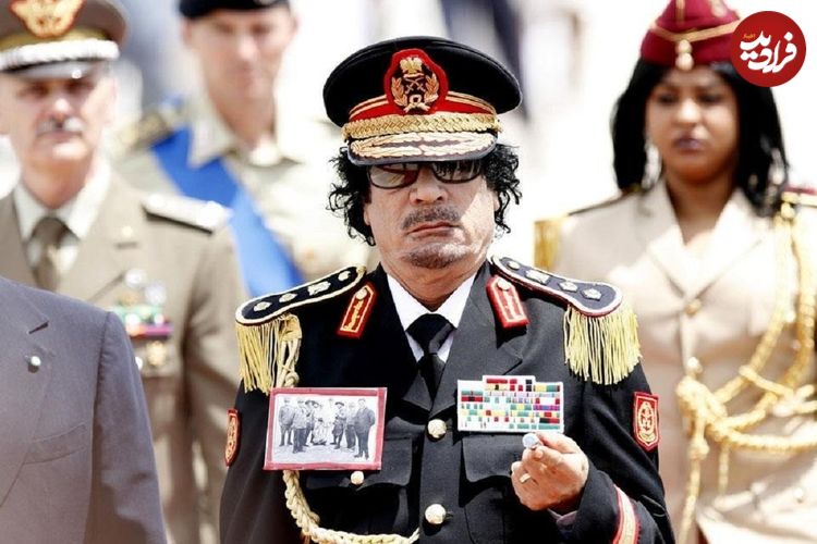 عکس| سفر در زمان؛ «معمر قذافی» در جوانی و در کنار پدرش؛ دهه 40 شمسی