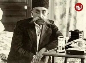 عکس| سفر زمان؛ مظفرالدین شاه قاجار در حال شکار کبوتر در فرانسه