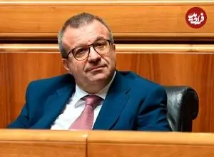 ببینید؛ لحظه سقوط یک مقام ایتالیایی از پله؛ پنجره تاریخی شکست!