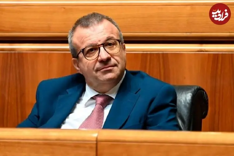 ببینید؛ لحظه سقوط یک مقام ایتالیایی از پله؛ پنجره تاریخی شکست!