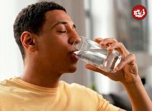 چرا متخصصان نوشیدن آب گرم با معده خالی را توصیه میکنند؟