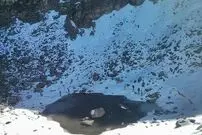 (عکس) راز خوفناک صدها جمجمه‌ خرد شده در دریاچه اسکلت