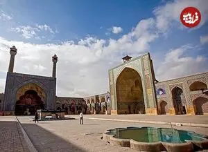 عکس| سفر زمان؛ زن‌های اصفهانی در حیاط مسجد جامع؛ 94 سال قبل