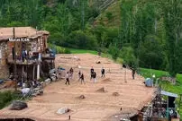 ببینید| زمین والیبال روی بام خانه‌ها؛ شگفتی یک روستا در ترکیه