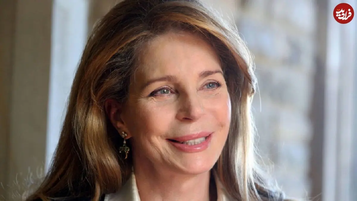 عکس| سفر در زمان؛ «ملکه نور، همسر چهارم ملک حسین پادشاه اردن» در کاخ سلطنتی در امان؛ سال 1353