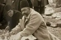 عکس؛ سفر به تاریخ؛ «اتابک، صدراعظم ناصرالدین شاه» در حال قلیان‌کشی در لواسانات