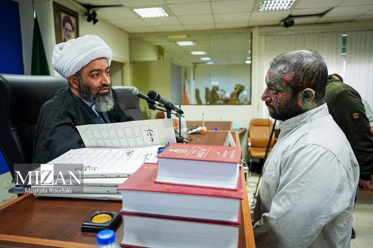 (عکس) ظاهر جدید امیر تتلو در نخستین جلسه دادگاه 