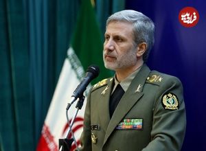 عکس؛ سفر در زمان؛ «امیر حاتمی در حال خوش و بش با سرلشکر باقری»؛ دهه 90