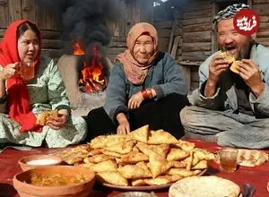 ببینید| غذای روستایی در افغانستان؛ پخت سمبوسه ی سنتی توسط زوج مسن افغان