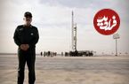 عکس؛ سفر در زمان؛ «رهبر انقلاب در حال اعطای نشان فتح به سردار حاجی زاده»؛ سال 1403