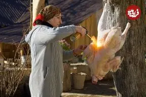 ببینید| غذای روستایی در آذربایجان؛ کباب بوقلمون پر شده با دلمه در تنور