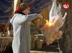 ببینید| غذای روستایی در آذربایجان؛ کباب بوقلمون پر شده با دلمه در تنور