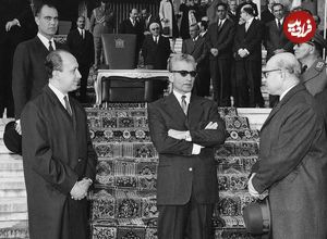 عکس؛ سفر در زمان؛ «محمدرضا پهلوی» چند دقیقه بعد ترور در دانشگاه تهران؛ سال 1327
