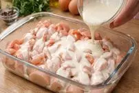 ببینید| طرز پخت یک غذای ساده و جدید با فیله مرغ و ماست یونانی