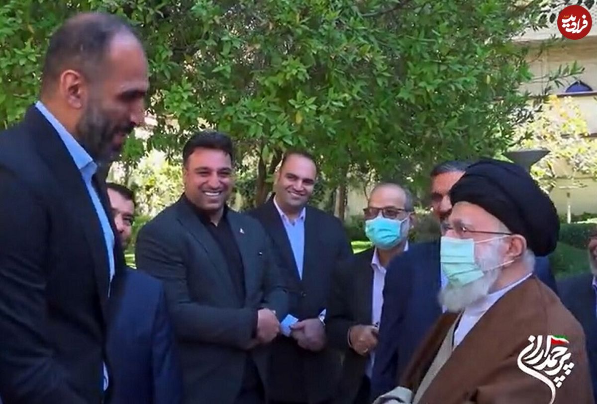 ببینید؛ سفر به تاریخ؛ «رهبر انقلاب» به «غول لشکر زبیری» چه گفتند؟