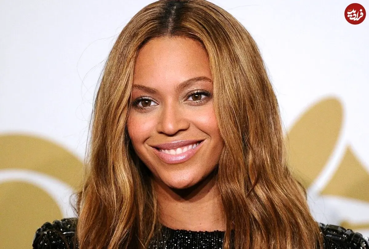 عکس| سفر در زمان؛ «بیانسه 20 ساله» در نمایش مد در نیویورک؛ سال 1379