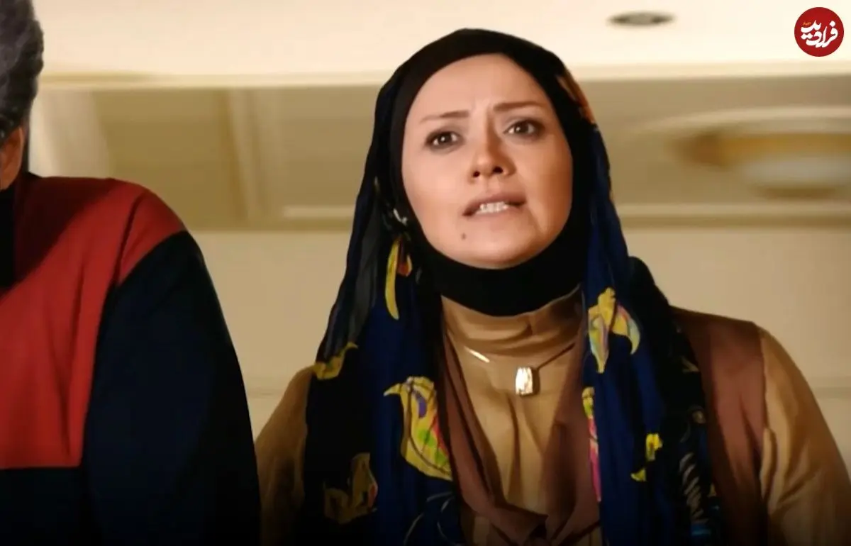 عکس| سفر در زمان؛ «زیور» 11 سال بعد سریال آوای باران روی صحنه یک برنامه تلویزیونی؛ سال 1403