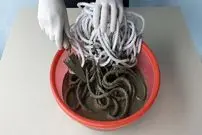 ببینید| با سیمان، دستکش و طناب یک گلدان زیبا و متفاوت بسازید