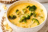 طرز تهیه سوپ بروکلی و پنیر چدار