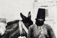 عکس| سفر زمان؛ حاج میرزا علی با «تخت روان» در راه کربلا؛ 130 سال قبل