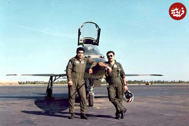تصویر؛ سفر در زمان؛ عکس یادگاری «خلبانان پایگاه چهارم شکاری دزفول»؛ اواخر دهه 50