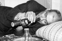 تصاویر؛ سفر در زمان؛ میزان مصرف تریاک در تهران ۱۳۳۴؛ شیره‌کش‌خانه‌های پایتخت