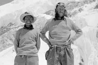 عکس| راز مرگ و زندگی در بام دنیا؛ نخستین فاتحان اورست چگونه زنده ماندند 