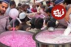 ببینید| غذای خیابانی در پاکستان؛ تهیه میلک شیک با توت فرنگی و موز در کراچی