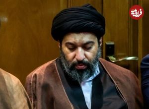 عکس؛ سفر به تاریخ؛ «سید میثم خامنه‌ای، فرزند رهبر انقلاب» در مراسم تشییع سید ابراهیم رئیسی
