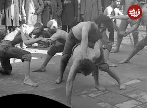 عکس| سفر به تاریخ؛ ژست «باستانی‌کارهای عصر قاجار» در مقابل دوربین؛ 120 سال قبل