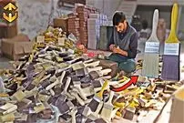 ببینید| مراحل دیدنی تولید انبوه قلم موی نقاشی در کارگاهی در پاکستان