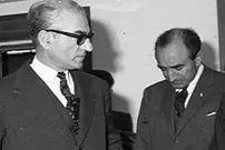 سفر در زمان؛ یادداشت‌های علم، دوشنبه ۱۰ اردیبهشت ۱۳۵۲: شاه من را خیط کرد