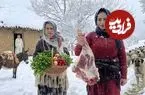 ببینید| غذای روستایی در ایران؛ پخت قرمه سبزی با ران بره در هوای برفی