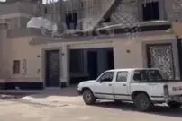 ( ویدیو) سقوط ناگهانی میلگرد از جرثقیل بر روی وانت؛ چسبیدن سقف خودرو به آسفالت!