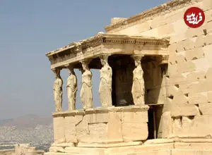 تصاویر| عدم تقارن شاخص در معماری کلاسیک یونان؛ محل نبرد آتنا و پوزئیدون در دل سنگ!