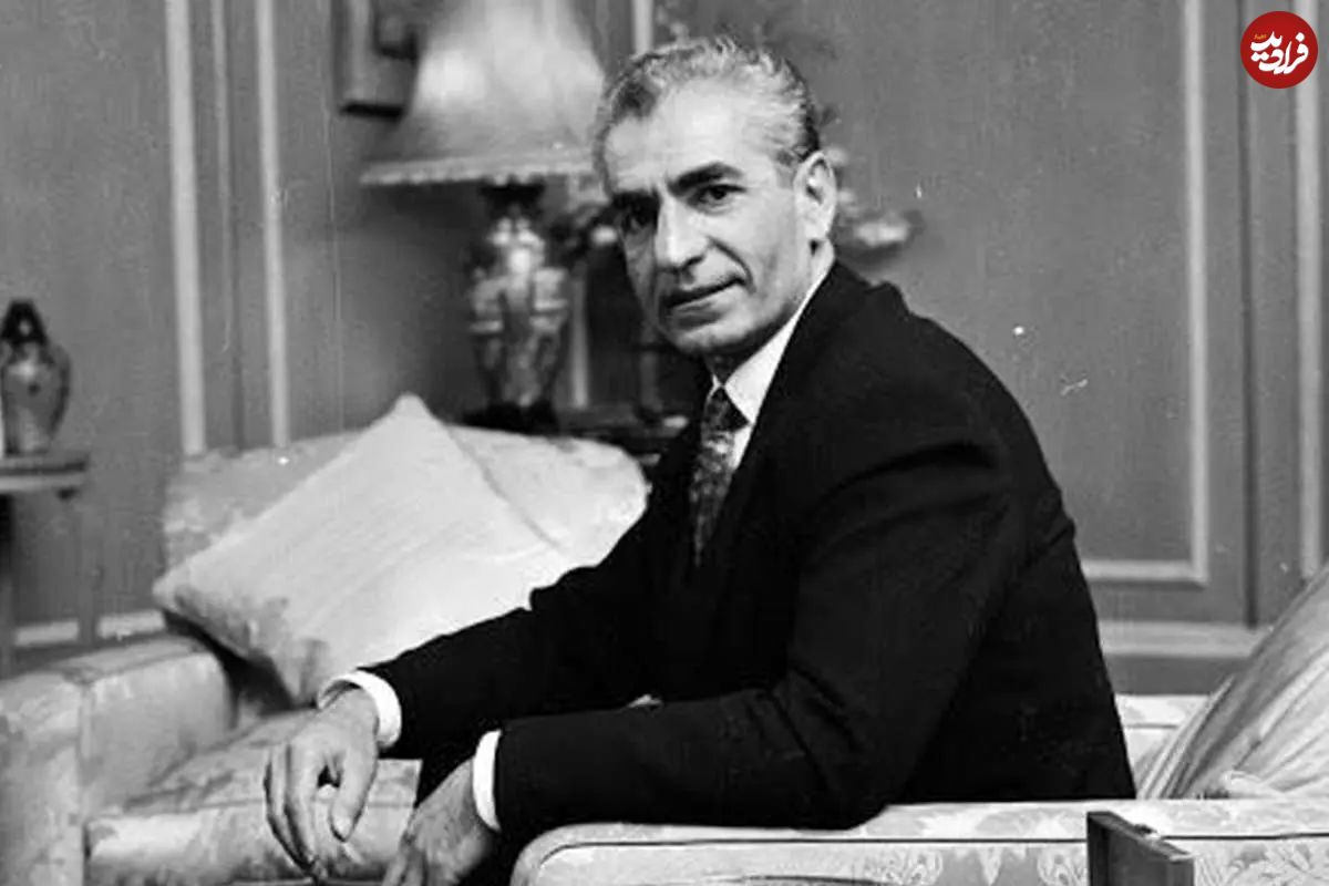سفر در زمان؛ یادداشتهای علم، پنجشنبه ۲۳ آذر ۱۳۵۱: شاه میخواهد به کلی مسأله قراردادها و امتیازات نفتی را براندازد؛ این کار دنیا را به هم میریزد