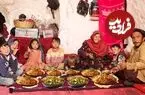 ببینید| غذای روستایی در افغانستان؛ پخت ماکارونی و سالاد کلم در غار توسط زوج افغان