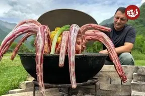 ببینید| غذای روستایی در آذربایجان؛ پخت یک غذای خاص با دم گاو