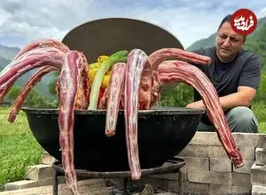 ببینید| غذای روستایی در آذربایجان؛ پخت یک غذای خاص با دم گاو