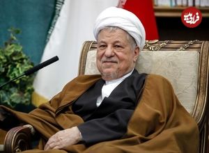 عکس؛ سفر به تاریخ؛ «هاشمی رفسنجانی» در حال «تیراندازی با کمان» در حیاط محل کارش