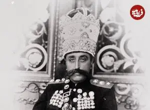 عکس| سفر زمان؛ عکس یادگاری درباریان مظفرالدین شاه در اطراف حوض