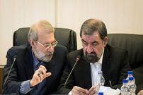 عکس؛ سفر به تاریخ؛ «محسن رضایی» با کلاه عرقچین در کنار «علی لاریجانی» در سفر حج؛ سال ۷۱
