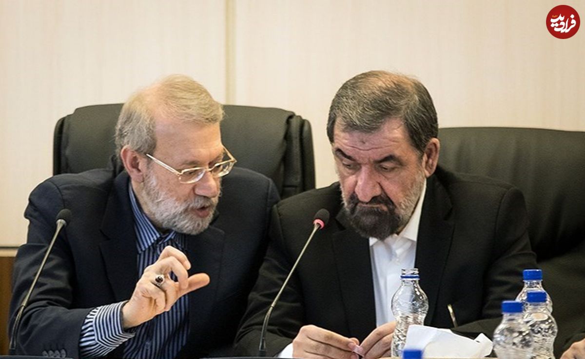 عکس؛ سفر به تاریخ؛ «محسن رضایی» با کلاه عرقچین در کنار «علی لاریجانی» در سفر حج؛ سال ۷۱