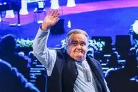 عکس| سفر زمان؛ «اکبر عبدی و آتیلا پسیانی» در پشت صحنه سریال محله بهداشت؛ سال 62