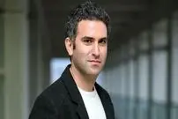 (عکس) اولین هنرنمایی هوتن شکیبا در سفالگری